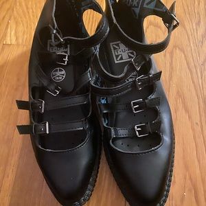 Black strappy platforms TUK